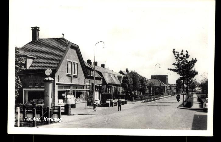 Ter Aar (Z.H.), Kerkweg met winkel en benzinepomp, 1961, gel, Verzamelen, Ansichtkaarten | Nederland, Gelopen, Zuid-Holland, 1960 tot 1980
