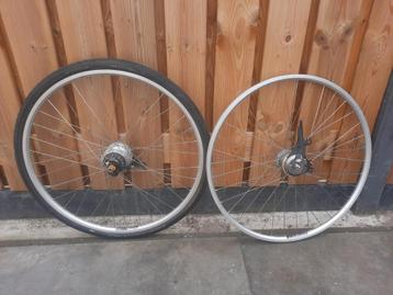 setjes 28 inch wielen shimano 3, 7, 8 versnelling naafdynamo beschikbaar voor biedingen