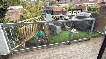 Glazen wand, balustrade, tuinhek beschikbaar voor biedingen