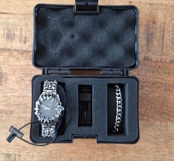 Alabaster horloge met schakelarmband, nieuw! beschikbaar voor biedingen