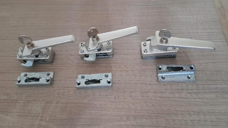 AXA veiligheidsraamsluitingen, Doe-het-zelf en Verbouw, Hang- en Sluitwerk, Zo goed als nieuw, Slot, Chroom, Ophalen of Verzenden