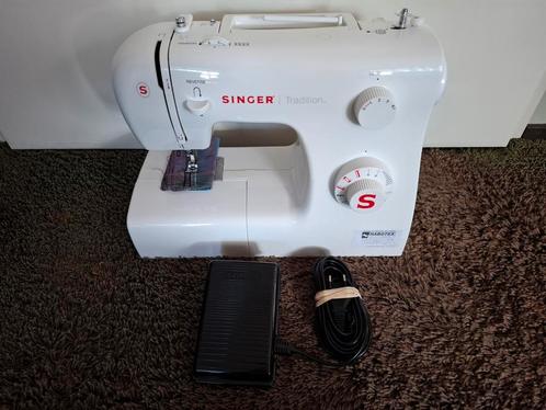 Singer Tradition 2250 naaimachine

- zo goed als nieuw., Hobby en Vrije tijd, Naaimachines en Toebehoren, Zo goed als nieuw, Naaimachine