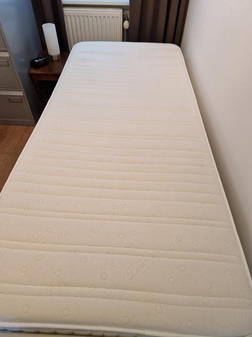 Stevige eenpersoonsbed met, Huis en Inrichting, Slaapkamer | Bedden, Gebruikt, Eenpersoons, 90 cm, 200 cm, Metaal, Wit, Ophalen