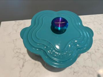 NIEUWE Le Creuset bloem Turqoise 20 cm beschikbaar voor biedingen