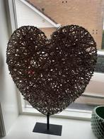 Groot rieten hart op voet decoratie, Huis en Inrichting, Woonaccessoires | Kransen, Ophalen, Gebruikt