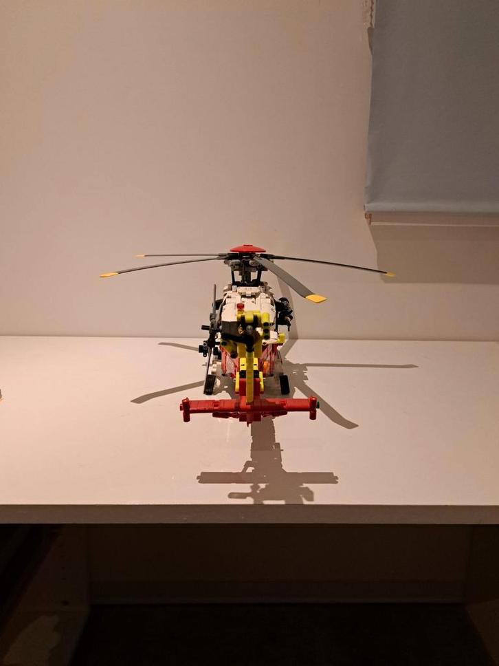 Lego technic helikopter 42145, Kinderen en Baby's, Speelgoed | Duplo en Lego, Zo goed als nieuw, Lego, Complete set, Ophalen
