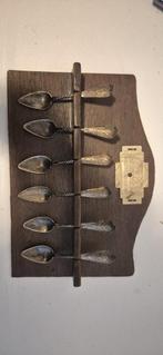 Oude zilveren lepels op houten frame, Ophalen of Verzenden