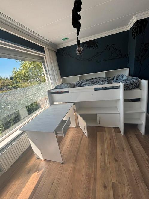 Half-hoogslaper met bureau en opbergruimte, Kinderen en Baby's, Kinderkamer | Stapelbedden en Hoogslapers, Gebruikt, Hoogslaper