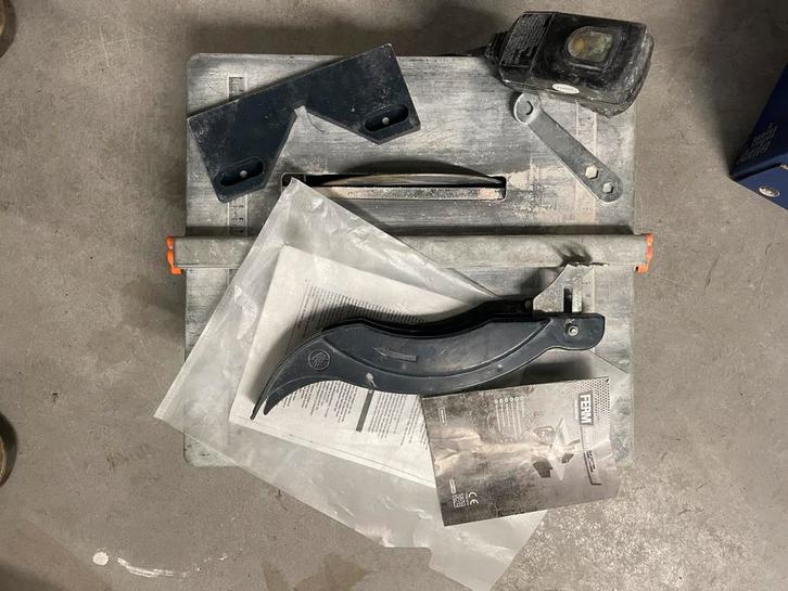 Steen / tegelzaag. Ferm. Gebruikt en Getest, Doe-het-zelf en Verbouw, Gereedschap | Zaagmachines, Gebruikt, Overige typen, Minder dan 600 watt