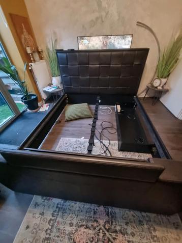 Bed 160x200 met TV-inbouw (incl. TV) beschikbaar voor biedingen