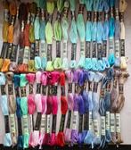 dmc borduurgaren 40 strengen, Hobby en Vrije tijd, Nieuw, Ophalen of Verzenden, Handborduren, Borduurgaren of Zijde