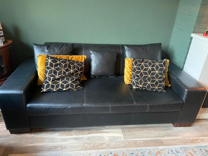 Zwarte leren bank met 2 draaistoelen en kussens, Huis en Inrichting, Woonaccessoires | Kussens, Gebruikt, Zwart, Vierkant, Ophalen