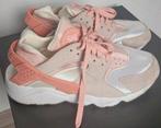 Nike Huarache, Ophalen of Verzenden, Zo goed als nieuw, Roze, Sneakers of Gympen
