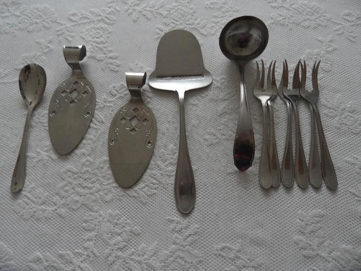 gero zilmeta 556 nog enkele bestekdelen, Antiek en Kunst, Antiek | Bestek, Ophalen of Verzenden