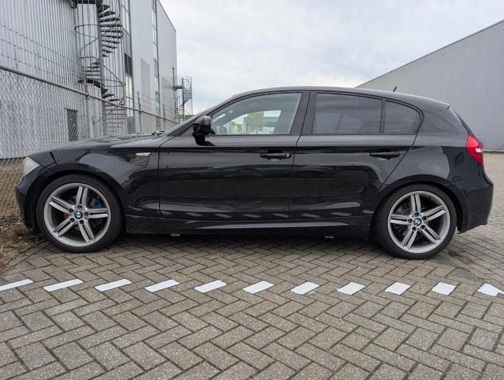 BMW 1-Serie 2.0 120I 5DR 2011 Zwart, Auto's, BMW, Particulier, 1-Serie, ABS, Airbags, Airconditioning, Alarm, Bluetooth, Boordcomputer