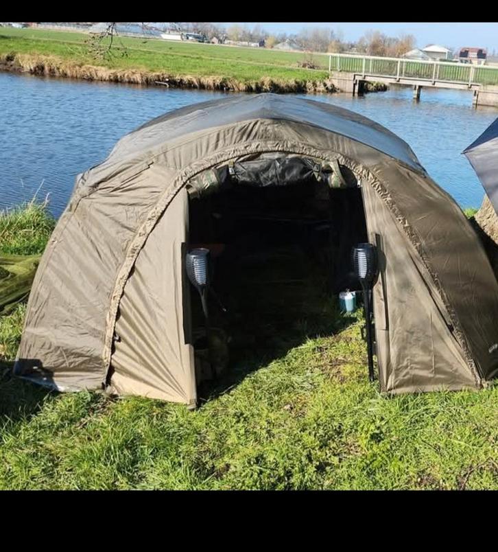 Trakker tempest brolly 100 +social cap, Watersport en Boten, Hengelsport | Karpervissen, Gebruikt, Overige typen, Ophalen