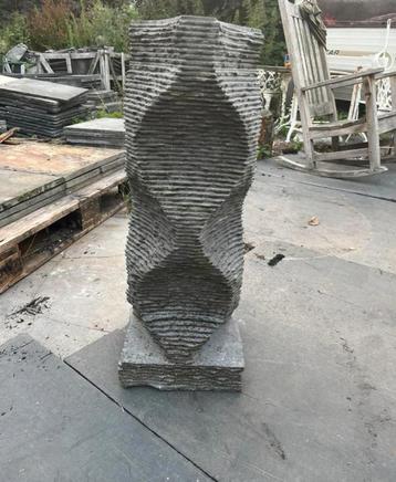 Hardsteen Fontijn incl rooster en vijverbak beschikbaar voor biedingen