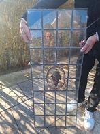 Glas in lood raam met druiventros, Ophalen