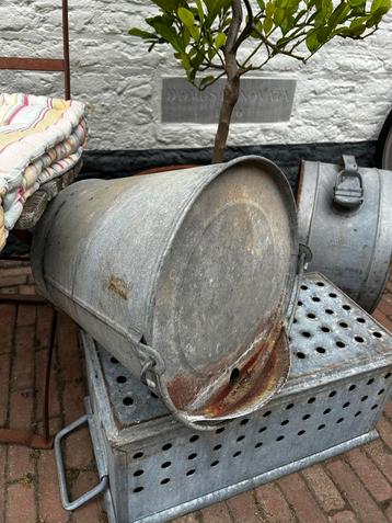 Vintage Zinken Wateremmer beschikbaar voor biedingen