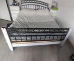 2 persoons bed 140x200 ijzeren + hout frame met lattenbodem, Huis en Inrichting, Slaapkamer | Bedden, Ophalen, Overige materialen
