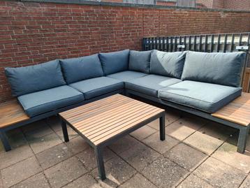Prachtige Loungeset met Tafel  beschikbaar voor biedingen