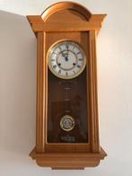 Licht eiken slinger klok, Ophalen