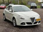 Alfa Romeo Giulietta 1.4 T Distinctive, Auto's, Alfa Romeo, Euro 5, 4 cilinders, Wit, Bedrijf