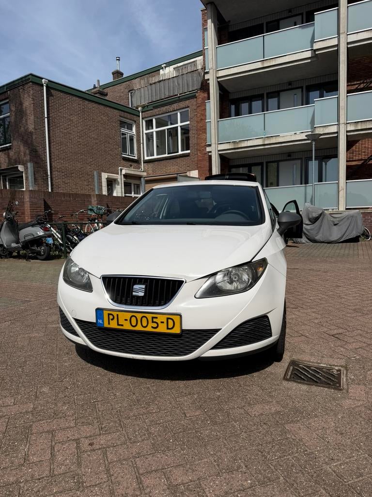 Goed onderhouden Seat Ibiza 1.2 51KW 3DRS 2010 Wit, Auto's, Voorwielaandrijving, 31 €/maand, 1198 cc, Handgeschakeld