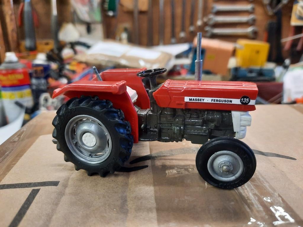 MF 135, Ophalen of Verzenden, Zo goed als nieuw, Tractor of Landbouw, Britains