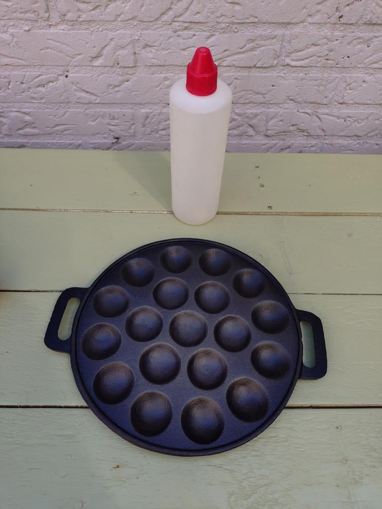 Gietijzeren poffertjespan 24 cm met knijpfles, Ophalen, Overige typen, Nieuw, Zwart