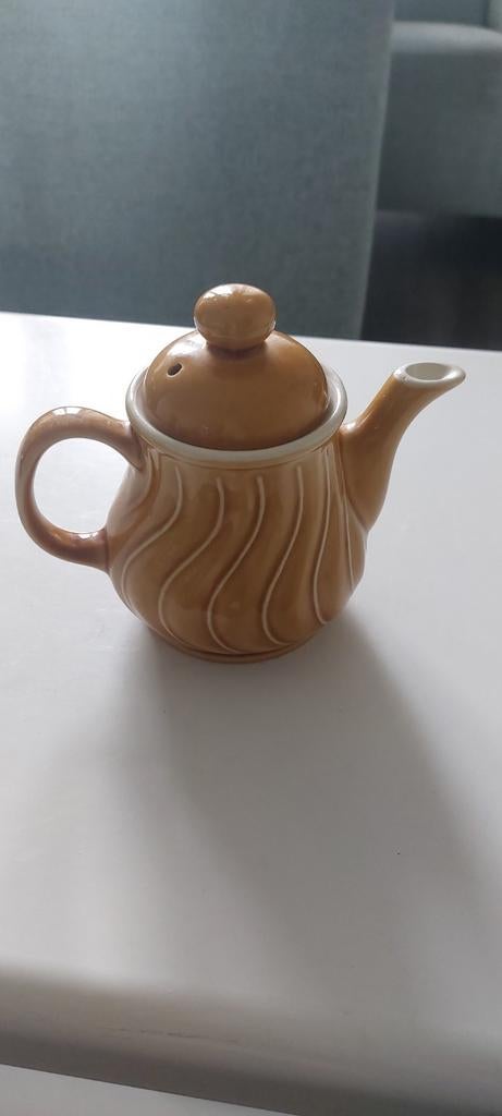 vintage keramieken theepot in een bruine of cognac, gemerkt, Keramiek, Overige typen, Ophalen of Verzenden, Zo goed als nieuw