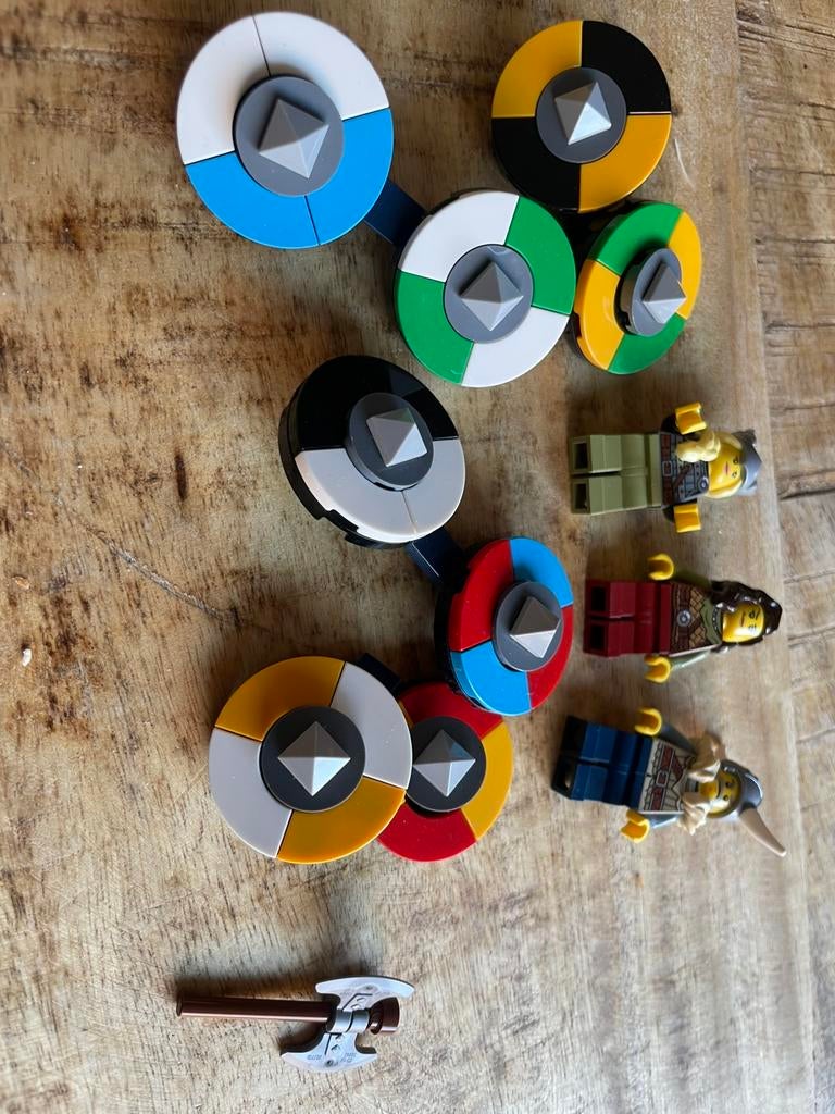 Lego vikingsonderdelen , mimifigs  schilden  wapens, Kinderen en Baby's, Speelgoed | Duplo en Lego, Ophalen of Verzenden, Zo goed als nieuw
