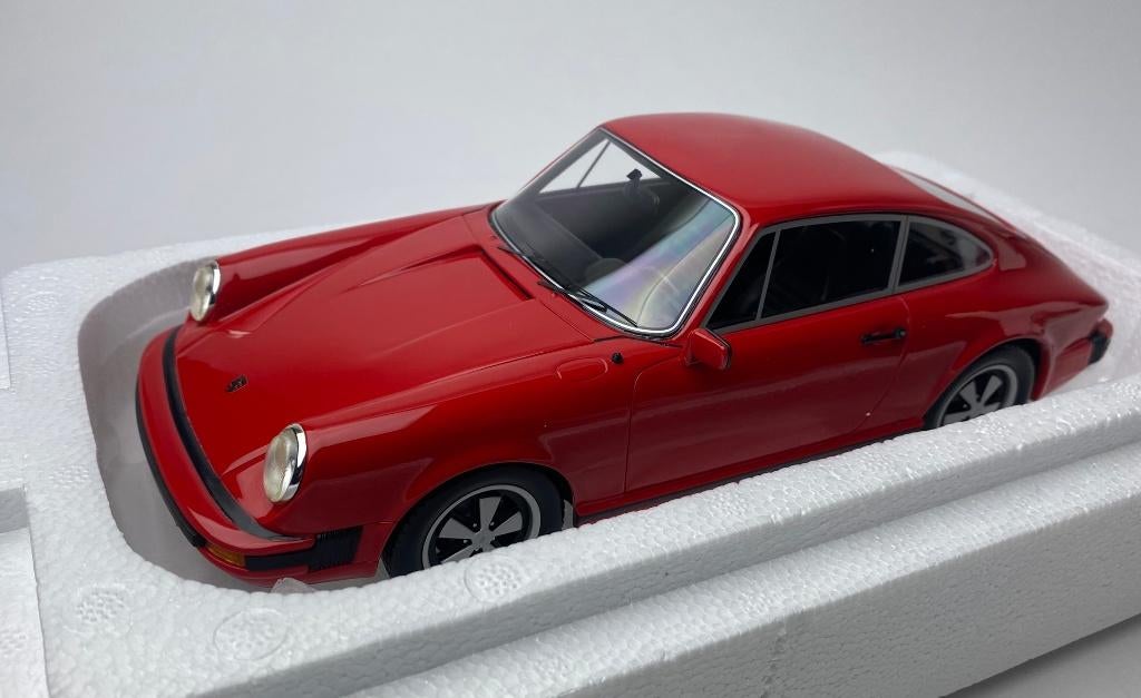 Schuco Pro18 1:18 Porsche 911 Coupé (1977), rood, Hobby en Vrije tijd, Modelauto's | 1:18, Overige merken, -, Nieuw, Ophalen of Verzenden