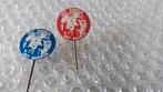 2 verschillende kleuren speldjes het boertje (kaas), Verzamelen, Speldjes, Pins en Buttons, Ophalen of Verzenden, Zo goed als nieuw
