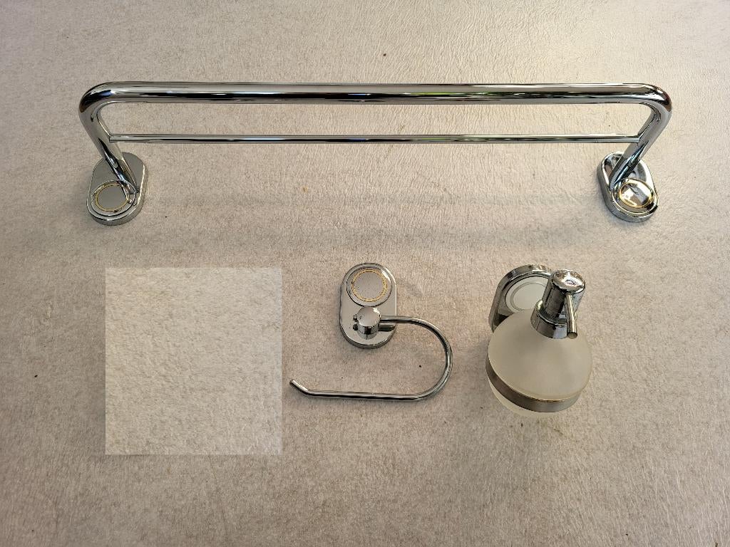 WC-rol houder, zeeppompje en handdoekrekje, Huis en Inrichting, Badkamer | Badtextiel en Accessoires, Ophalen, Gebruikt