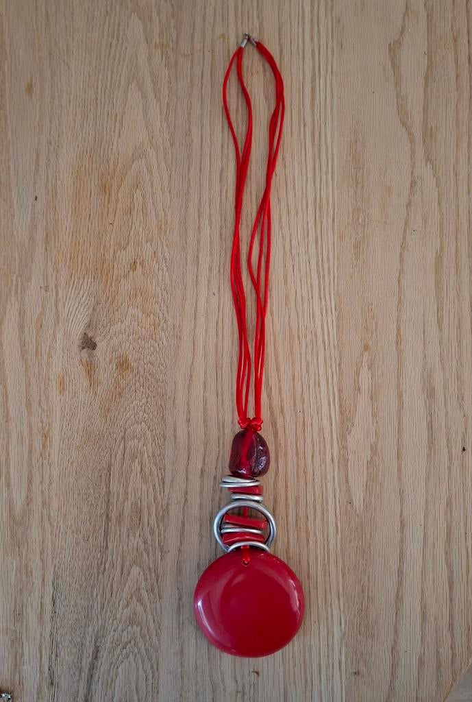 Caroline Biss ketting rood, Sieraden, Tassen en Uiterlijk, Kettingen, Ophalen of Verzenden, Zo goed als nieuw, Rood, Overige materialen