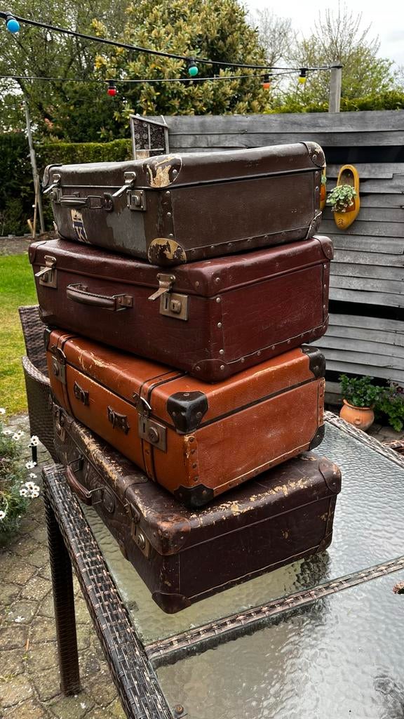 7 vintage koffers, Ophalen