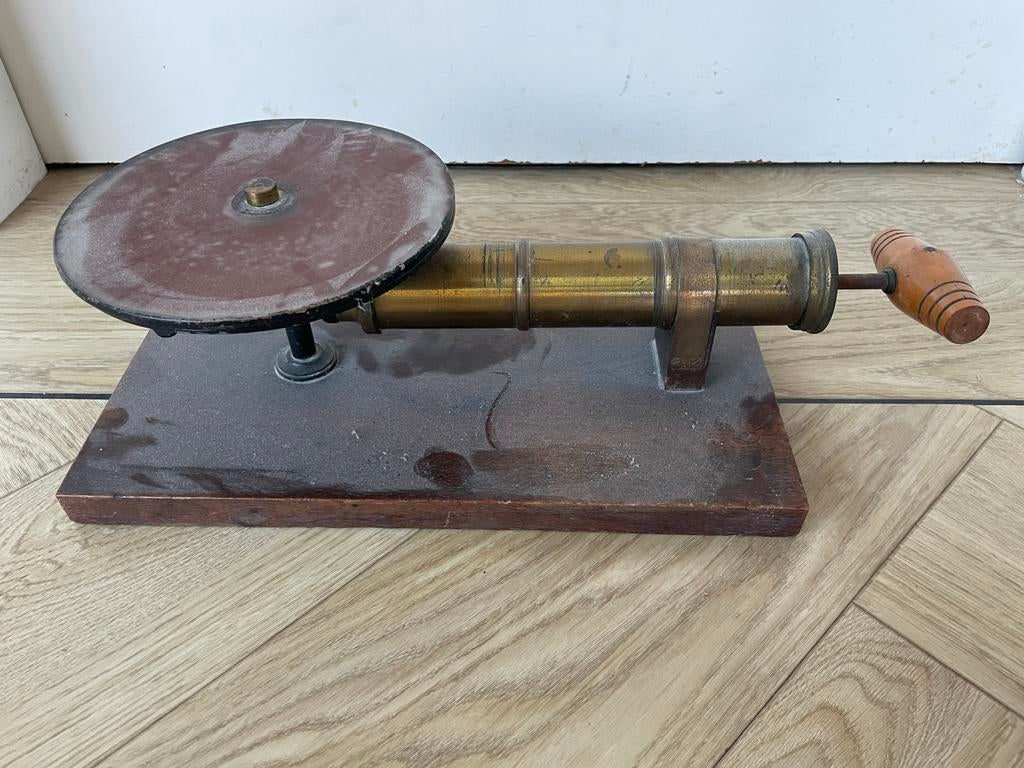 Antieke vacuümpomp - Natuurkunde, Ophalen of Verzenden