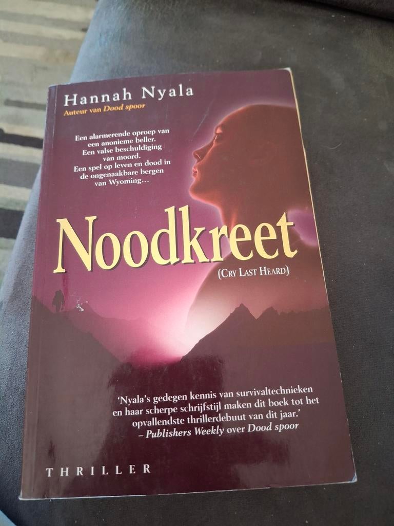 Noodkreet en Dood spoor. - Hannah Nyala Thriller, Ophalen of Verzenden, Zo goed als nieuw, Hannah Nyala