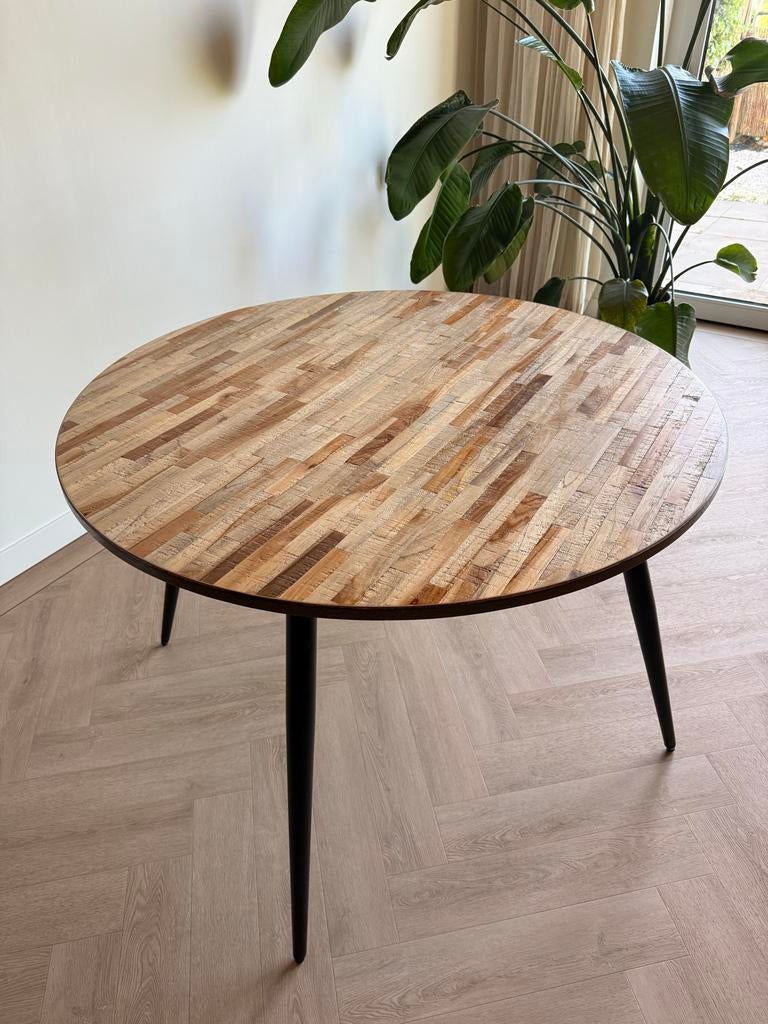 Ronde eettafel gerecycled teak, 110 cm, zwarte poten, Huis en Inrichting, Tafels | Eettafels, Ophalen of Verzenden, Zo goed als nieuw