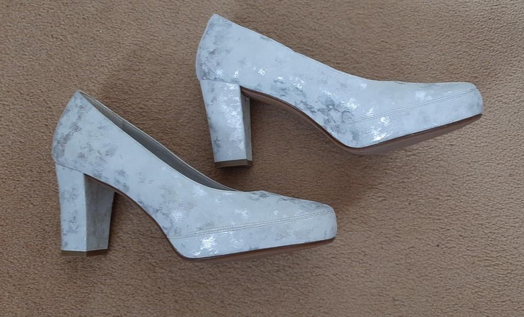 Dorking by Fluchos pumps maat 41, wit/zilver metallic, Kleding | Dames, Schoenen, Pumps, Wit, Ophalen of Verzenden, Zo goed als nieuw