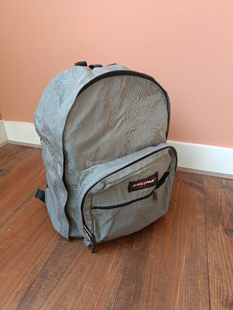 Fijne Eastpak rugzak grijs, Gebruikt, 25 tot 40 cm, Ophalen of Verzenden, Waterdicht