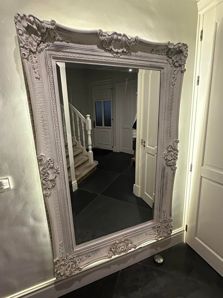 Grote spiegel met sierlijke lijst, Huis en Inrichting, Woonaccessoires | Spiegels, Ophalen, Gebruikt, 100 tot 150 cm, 75 tot 100 cm