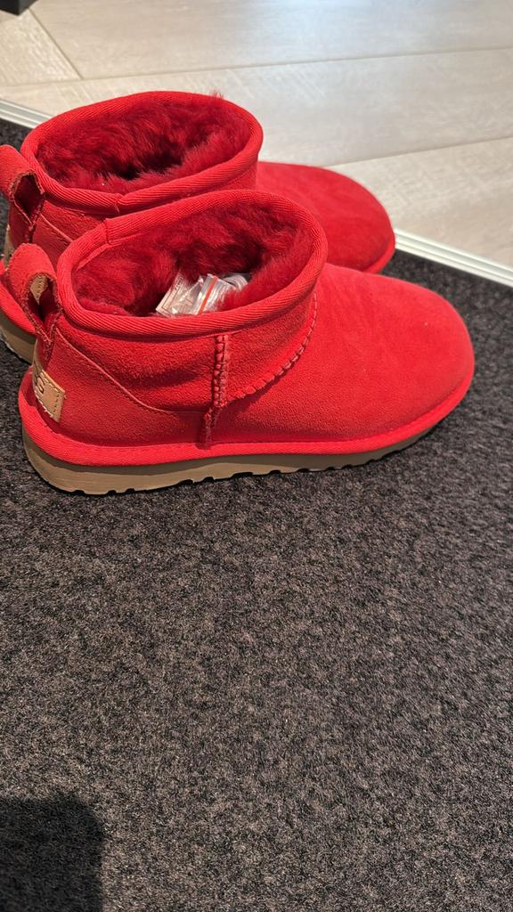 Uggs maat 36, Kleding | Dames, Schoenen, Ophalen, Zo goed als nieuw, Rood