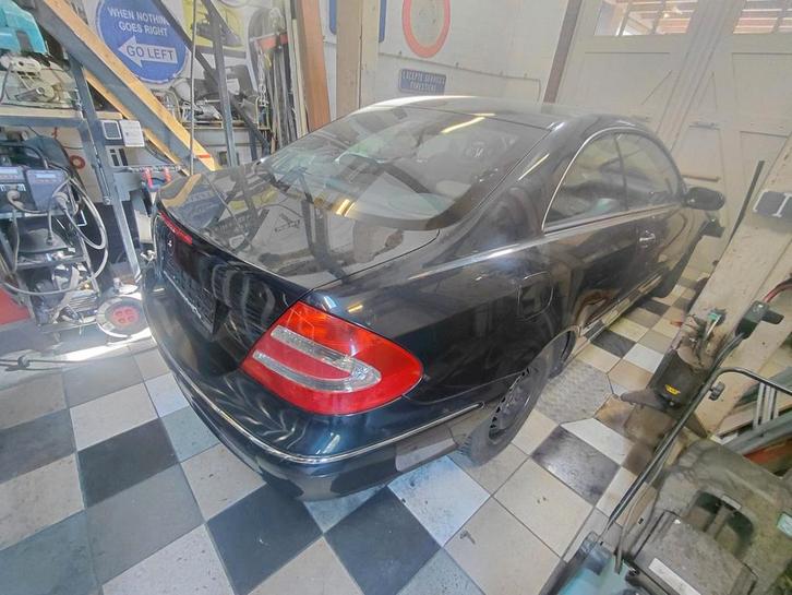 Schade Mercedes CLK 200 Kompressor eleg 2003 Duitse papieren, Auto diversen, Schadeauto's, Mercedes-Benz, Benzine, Coupé, Zwart