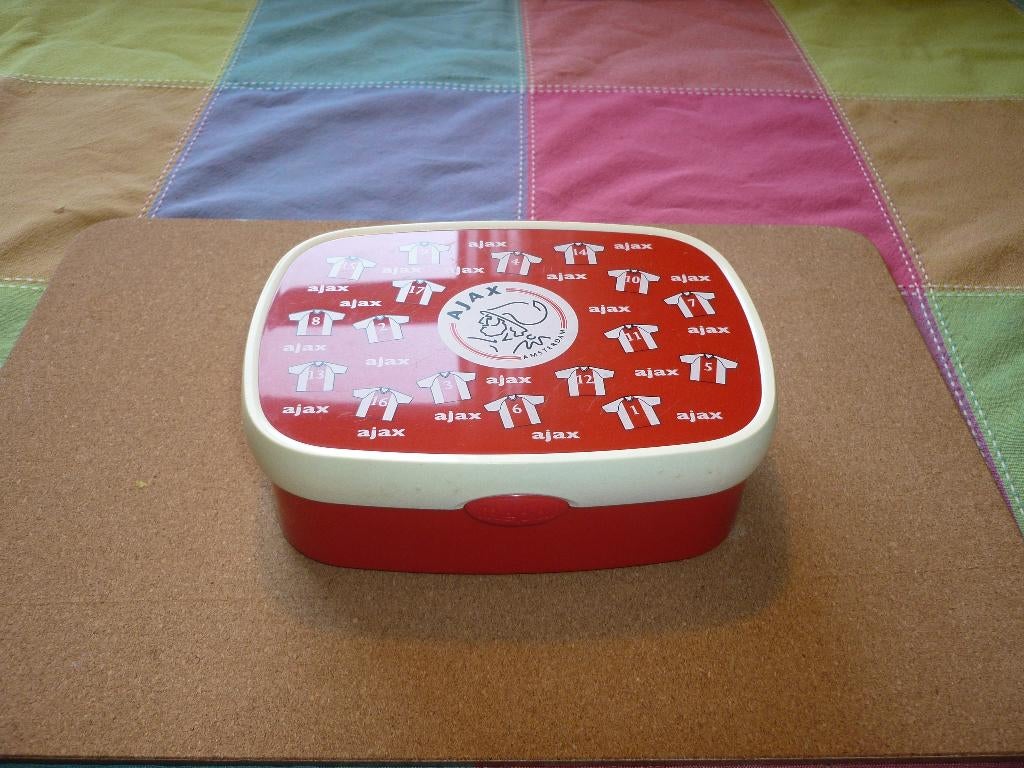 Leuke AJAX broodtrommel met PSV shirts erop in goede staat, Verzamelen, Sportartikelen en Voetbal, Ophalen of Verzenden, Zo goed als nieuw
