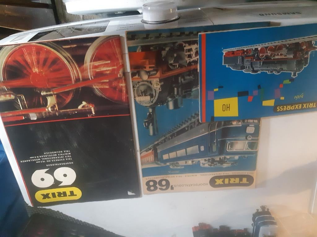 TRIX EXPRESS CATALOGI, Hobby en Vrije tijd, Modeltreinen | H0, Gebruikt, Gelijkstroom, Trix, Wagon