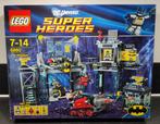 LEGO set 6860 – The Batcave., Kinderen en Baby's, Speelgoed | Duplo en Lego, Info@lego.com, Lego, Ophalen of Verzenden, Zo goed als nieuw