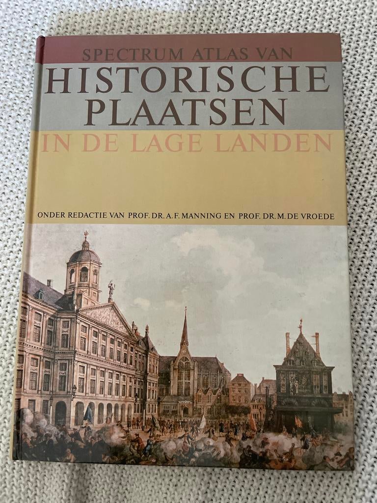 Spectrum Atlas van Historische Plaatsen in de Lage Landen, Boeken, Ophalen of Verzenden
