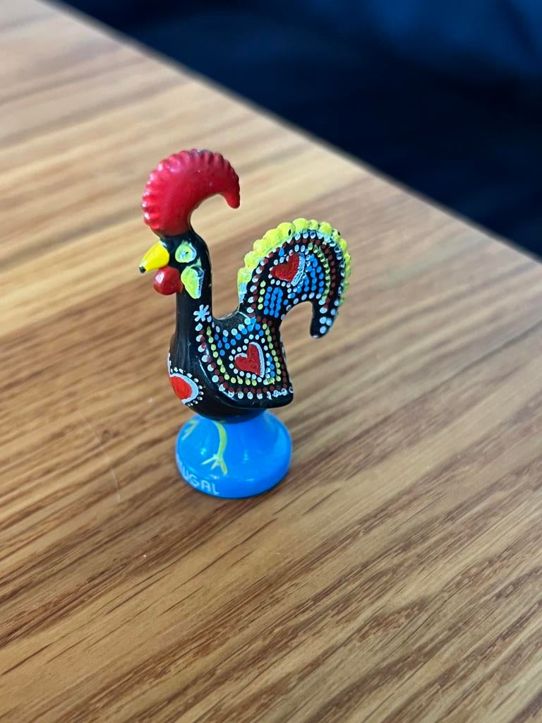 Barcelos haantje 5cm hoog uit Portugal, Ophalen of Verzenden, Dier